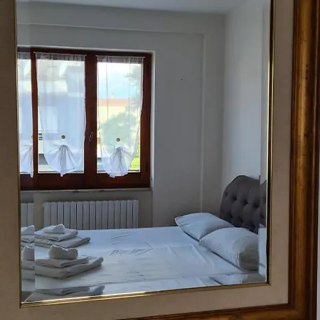 Em Holiday Apartment *
